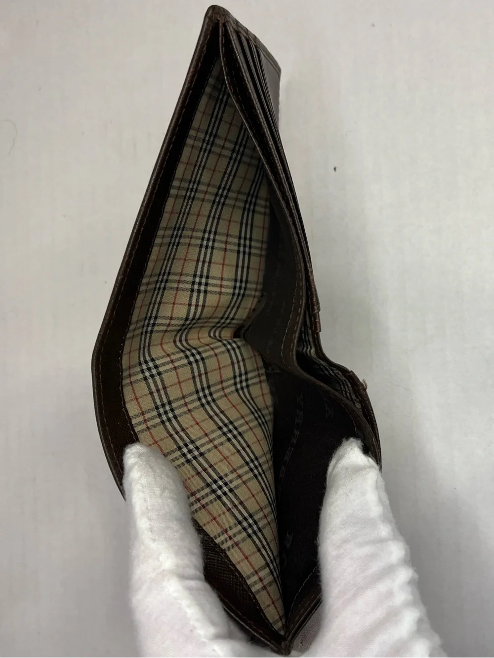 Burberry Bifold Wallet in a dark brown saffiano leather‎